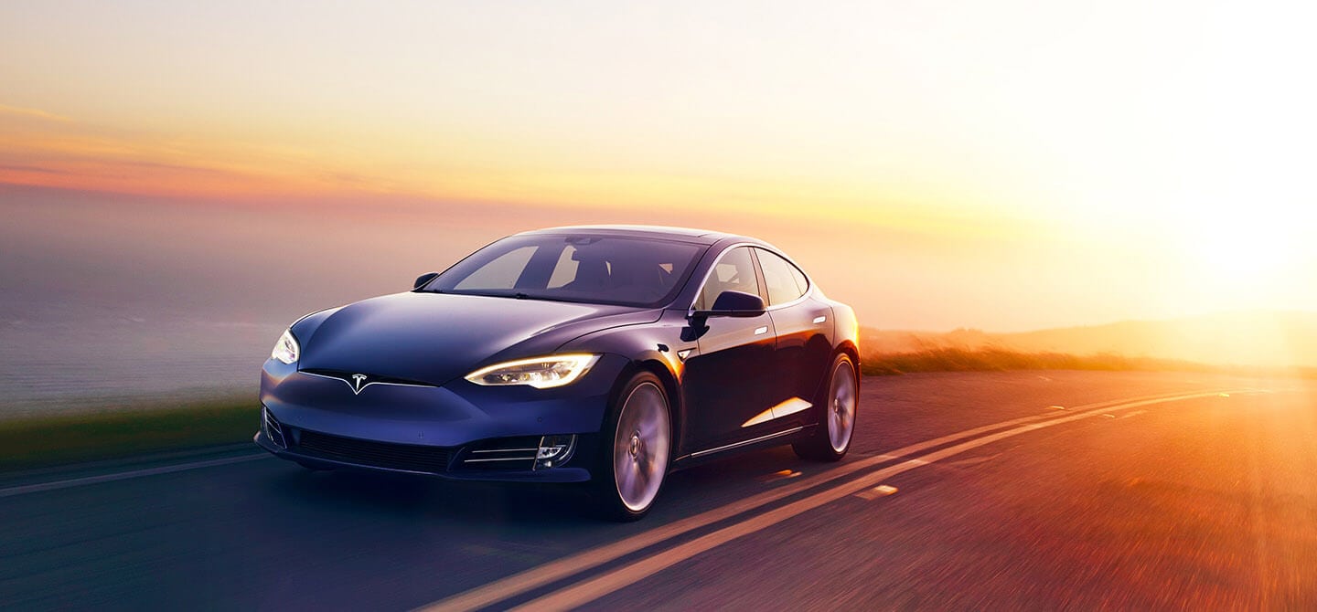 Владелец Tesla S превратил автомобиль в майнинговую ферму