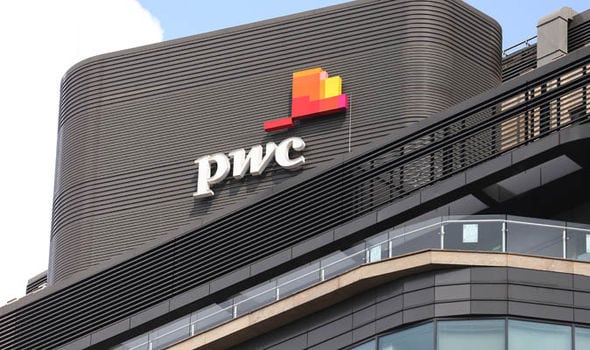 Компания PwC начала принимать биткоины