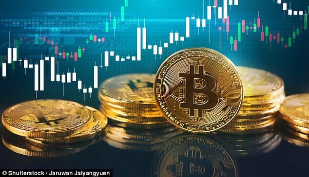 Биткоин перевалил за $9000