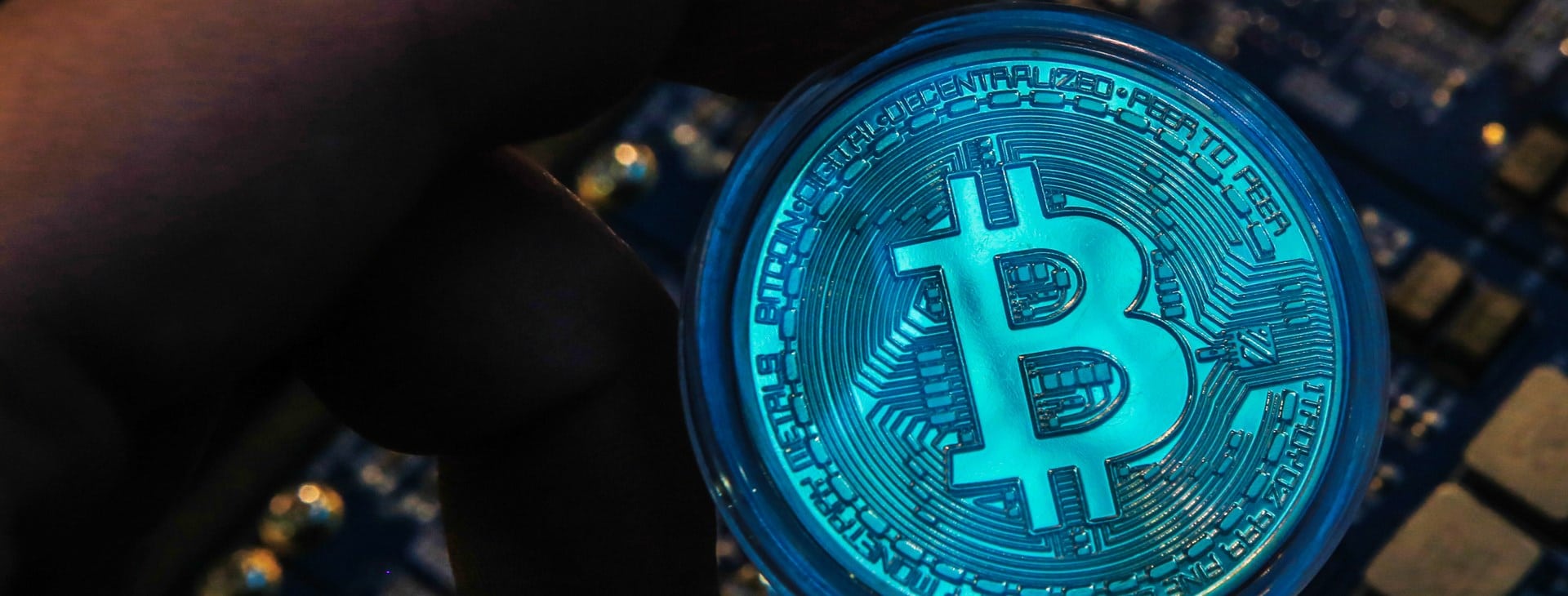 Объем биткоинов, используемых для покупки товаров, продолжает снижаться