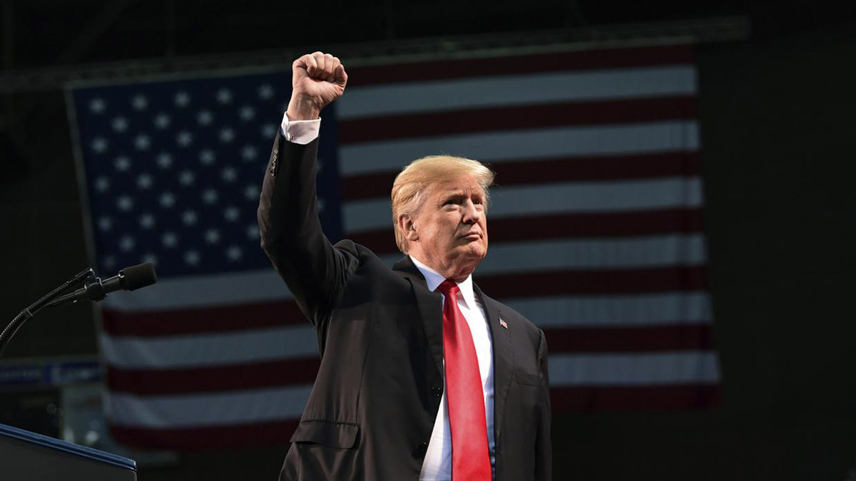Биткоин и золото падают в то время как Трамп хвалится «большими цифрами фондового рынка»